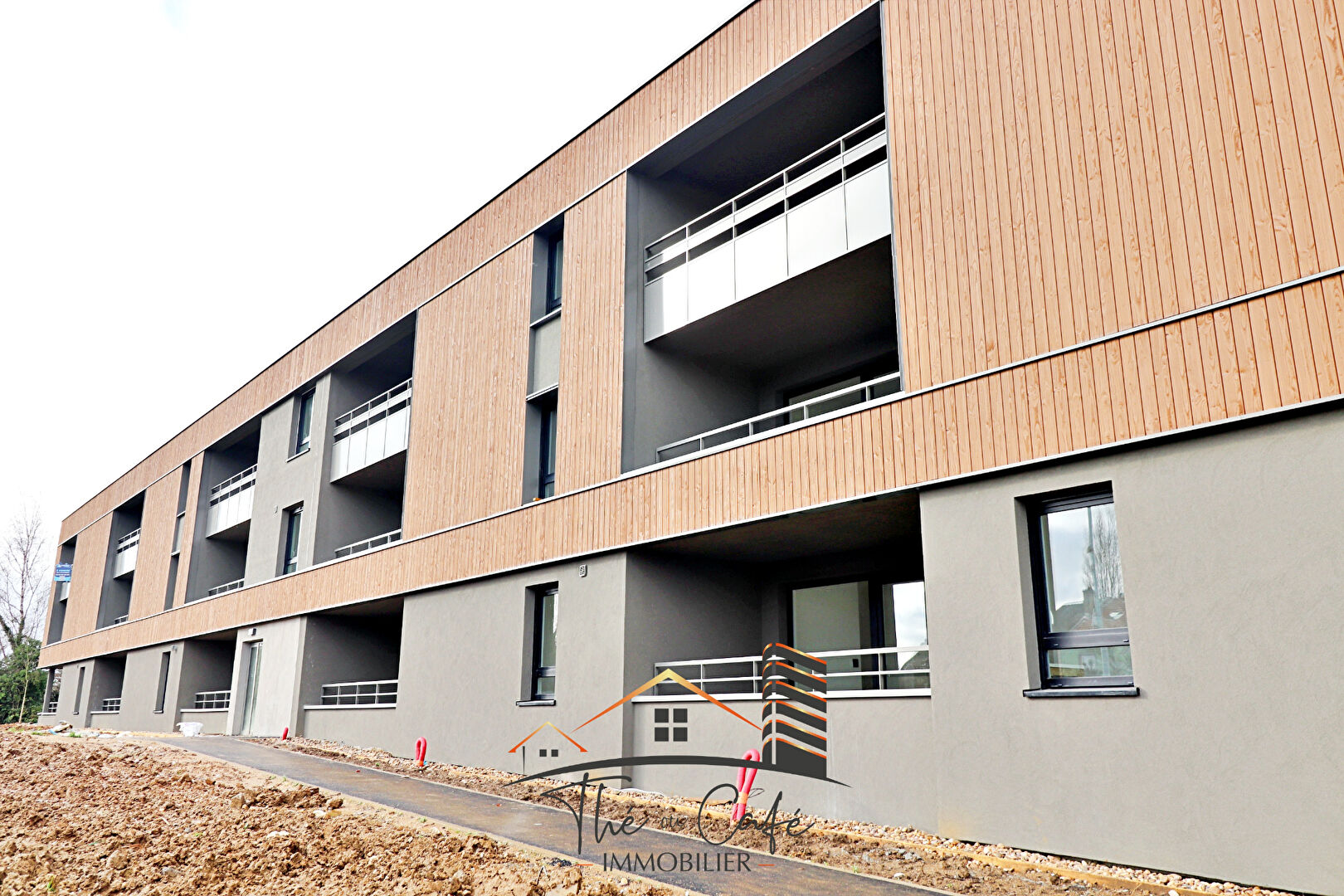 TERVILLE : BEAU F3 AVEC TERRASSE EN PLEIN COEUR DE VILLE