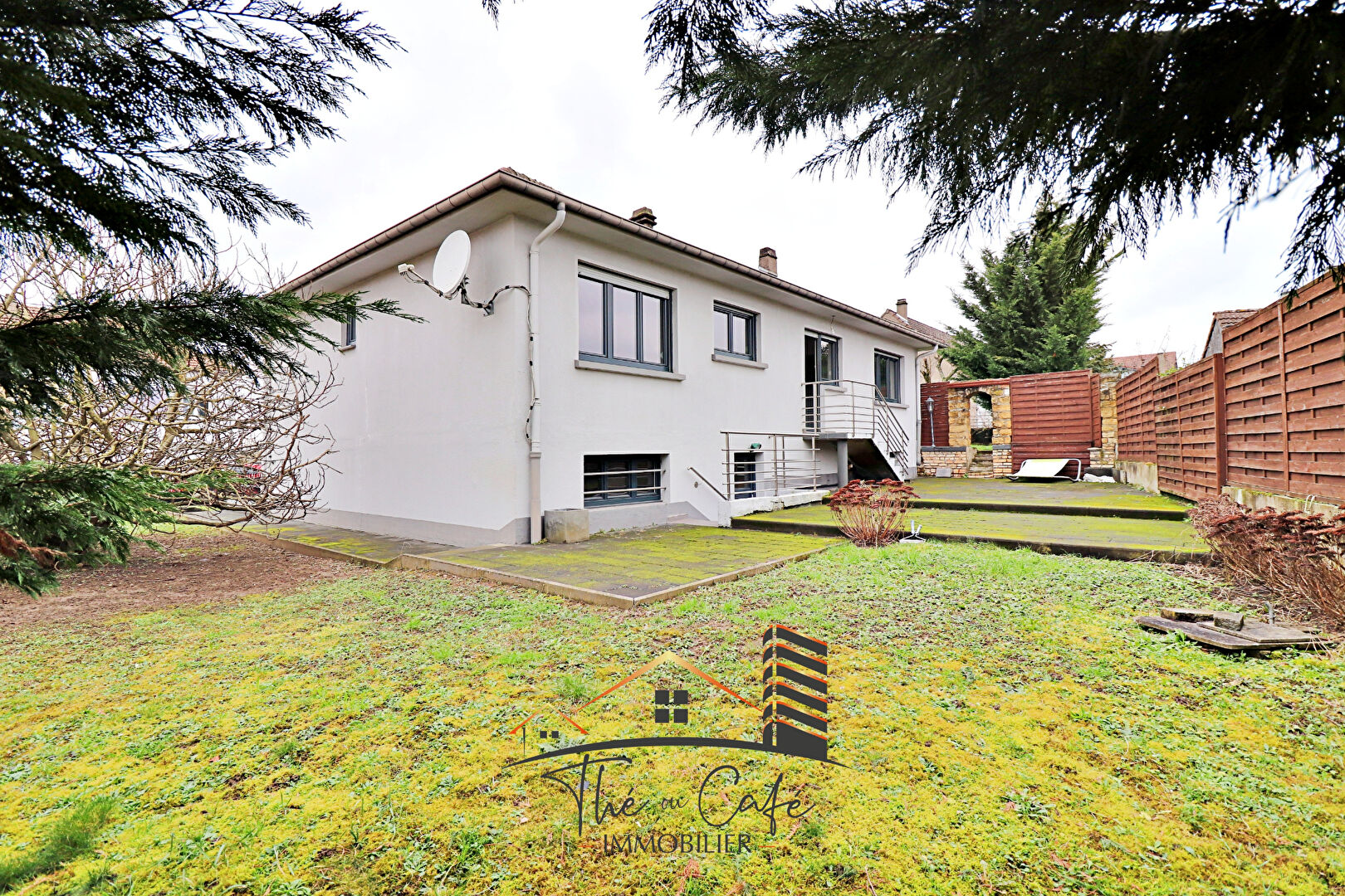 PAVILLON A LA FRANCAISE F5 DE PLAIN PIED AVEC SOUS SOL ET JARDIN