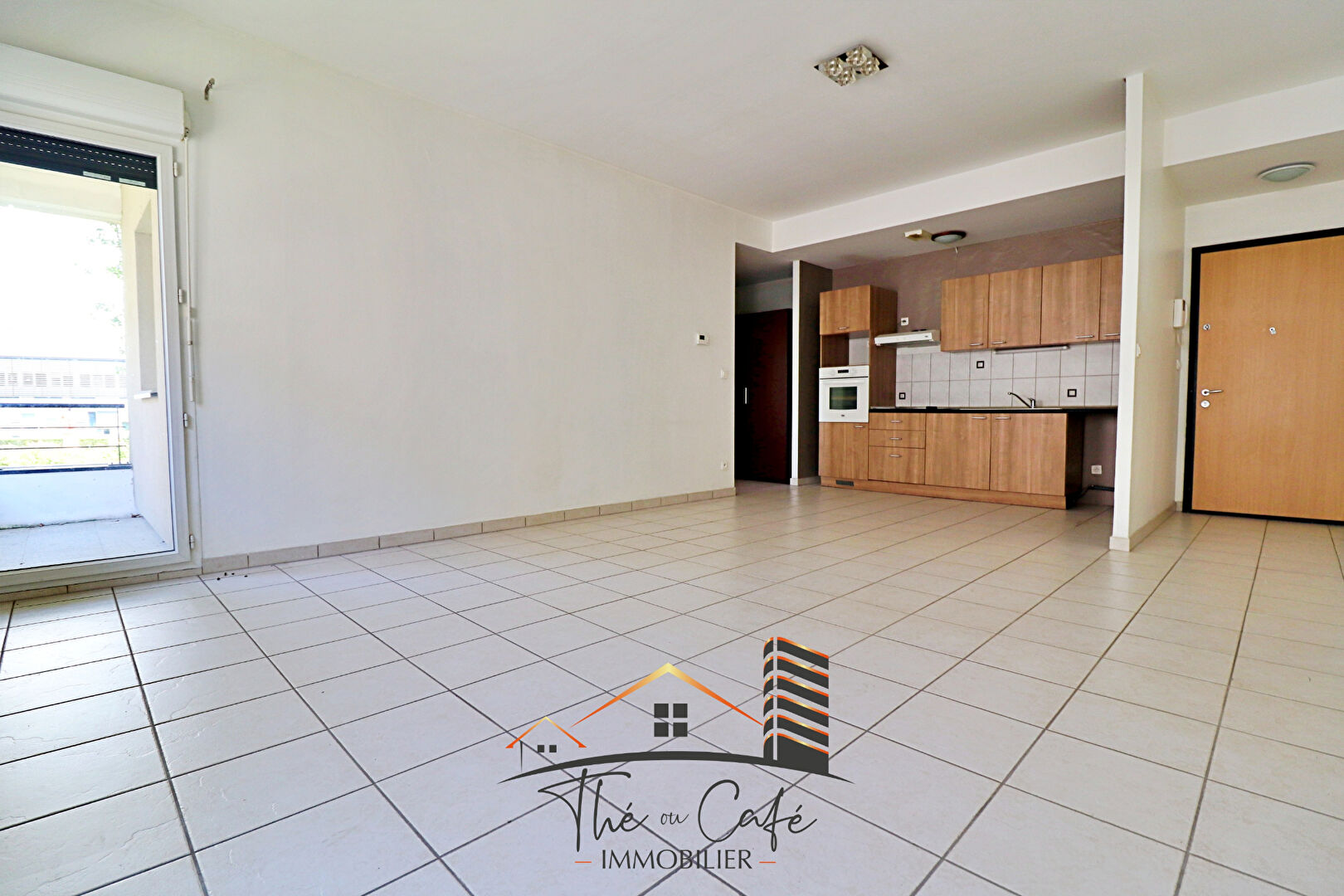 THIONVILLE : VASTE F2 RECENT AVEC BALCON ET DOUBLE BOX
