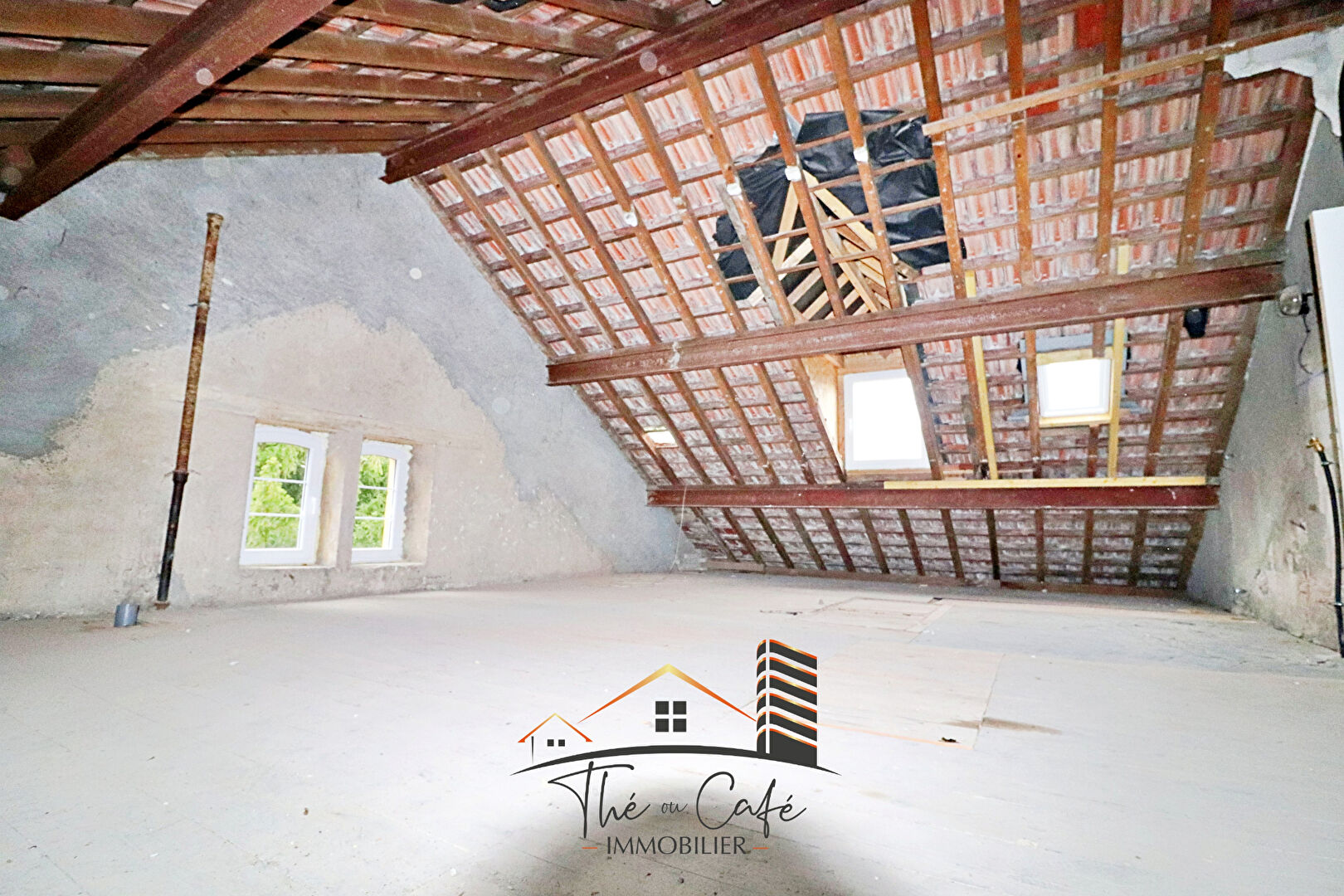 LESSY : AU COEUR DU VILLAGE MAGNIFIQUES COMBLES DE 115.85 M2 AU SOL