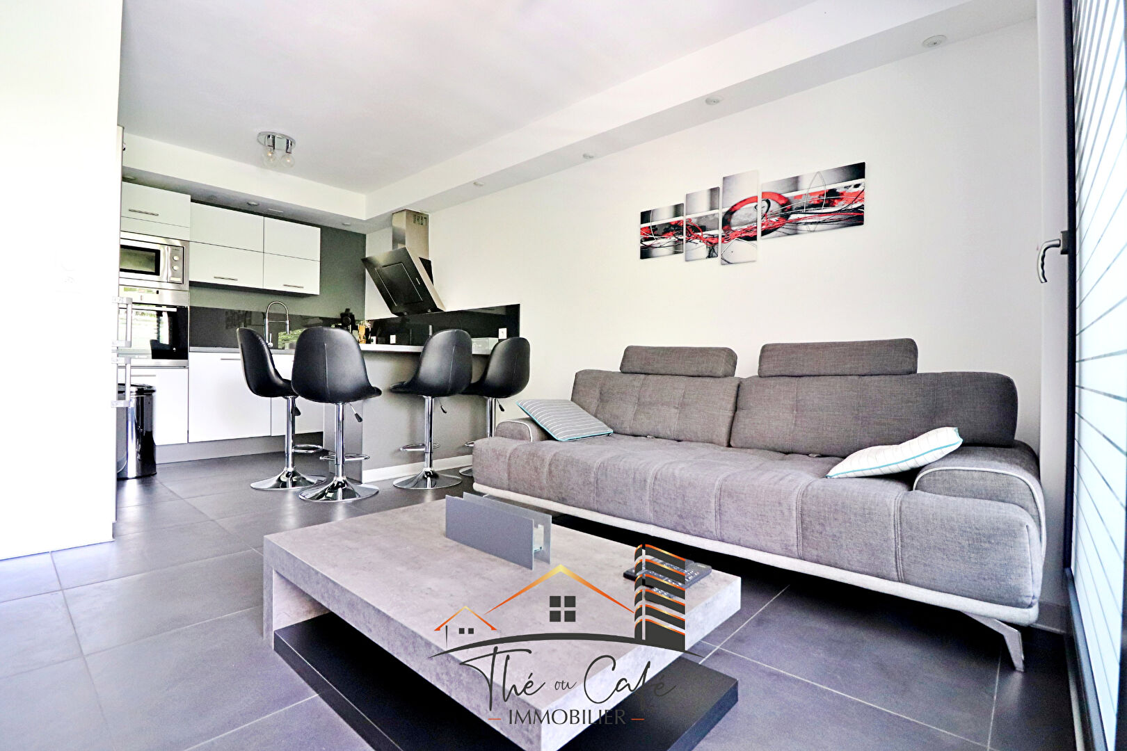 HETTANGE GRANDE : SUPERBE F2 RECENT AVEC TERRASSE GARAGE ET PARKINGS