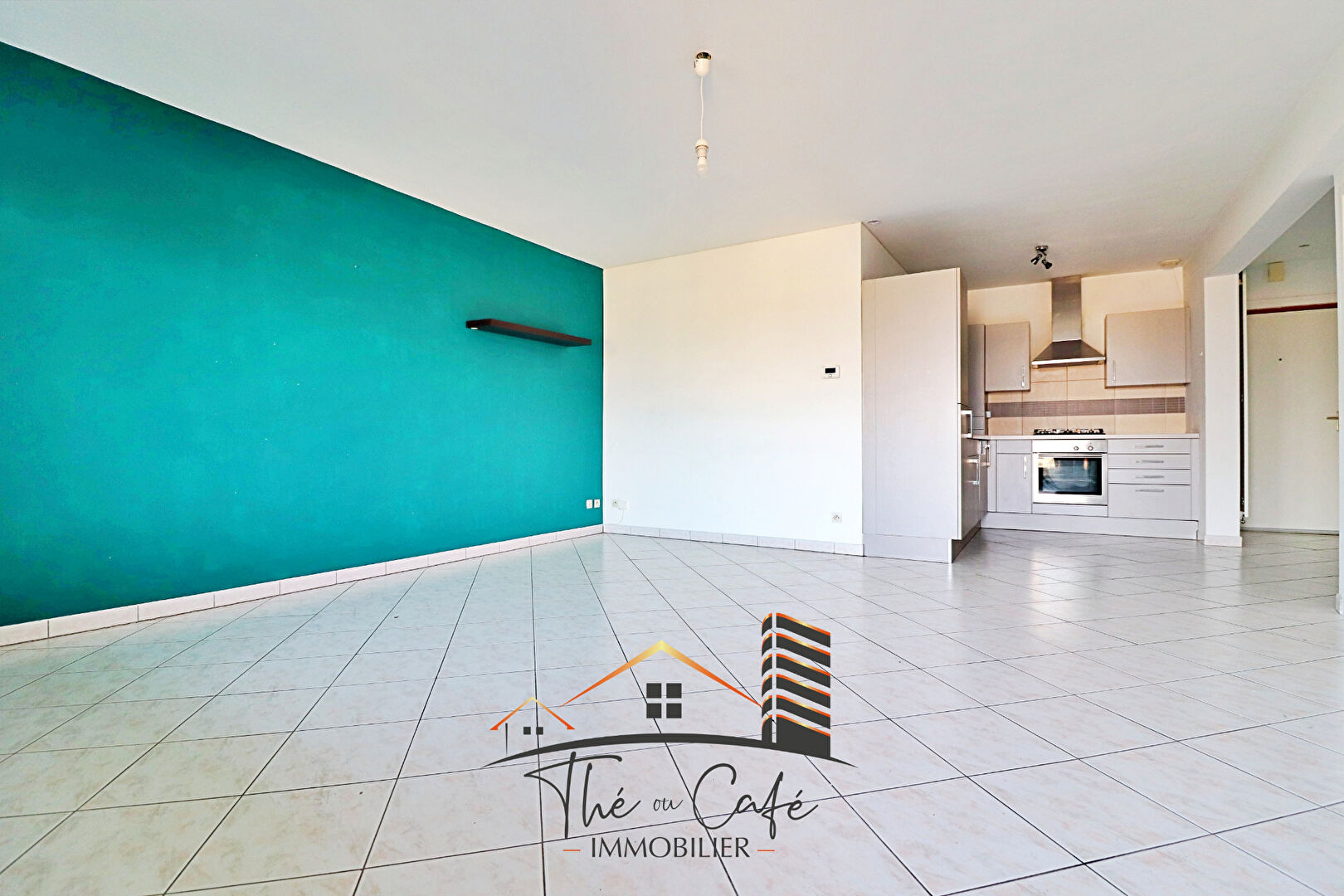 YUTZ : GRAND F2 AVEC TERRASSE ET BOX EN SOUS SOL