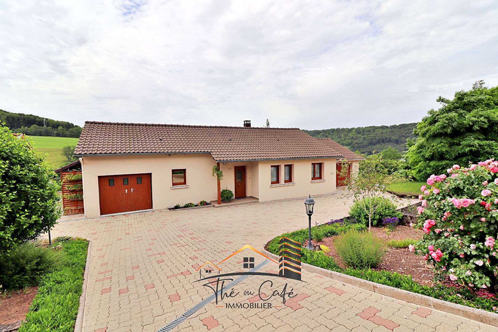 APACH : MAISON F7 AVEC VASTE TERRAIN DONT PARTIE CONSTRUCTIBLE