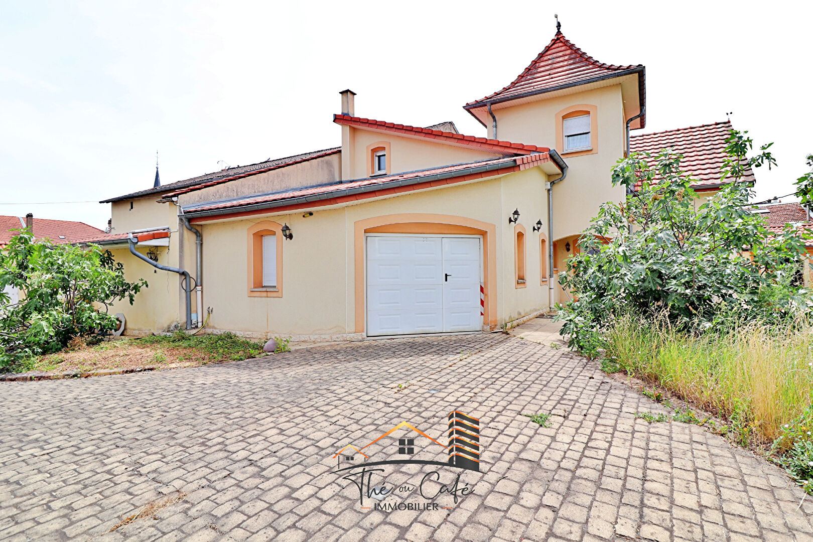 MAISON RECENTE AVEC JARDIN ET TRIPLE GARAGE