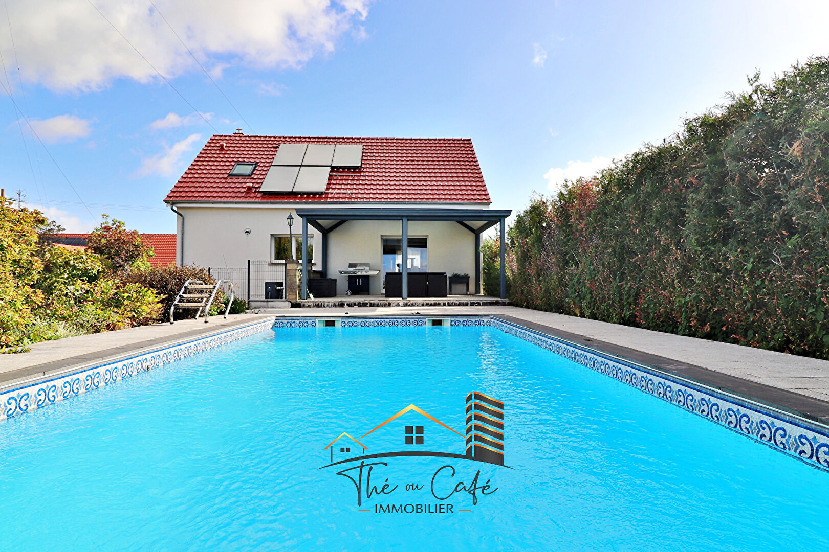 SECTEUR BOUSSE/AY-SUR-MOSELLE : BELLE MAISON F6 AVEC PISCINE ET VASTE JARDIN