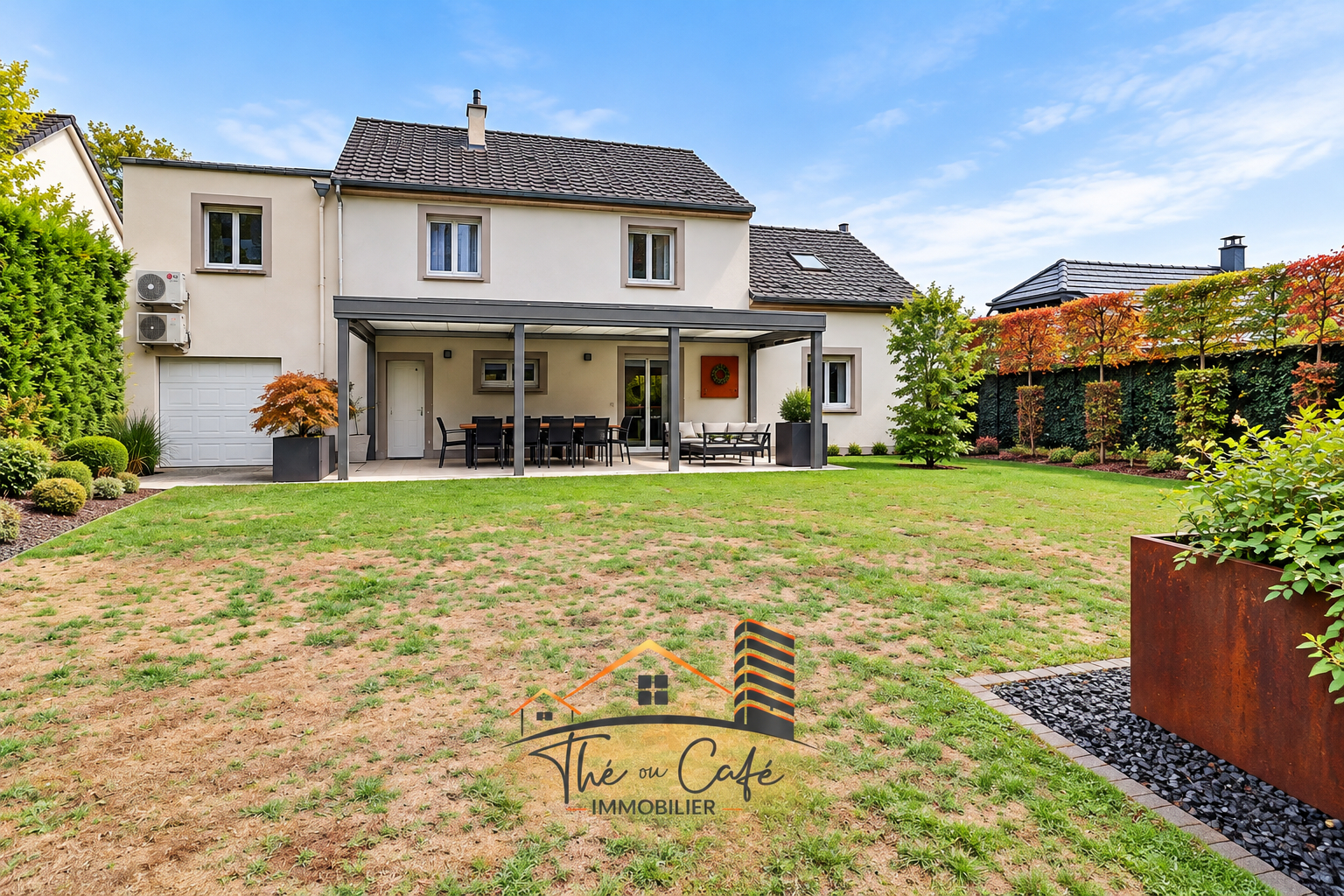 CRUSNES : BELLE MAISON F7 AVEC VASTE JARDIN